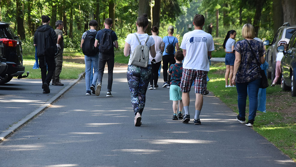 Pierwsza akcja wspólnego sprzątania lasu dookoła Gostynia. Przyszła garstka mieszkańców - Zdjęcie główne