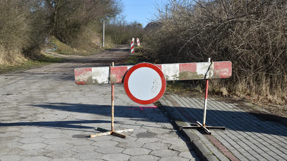 Robotnicy weszli na plac budowy. W Gostyniu zamknięto drogę, wyznaczono objazdy - Zdjęcie główne