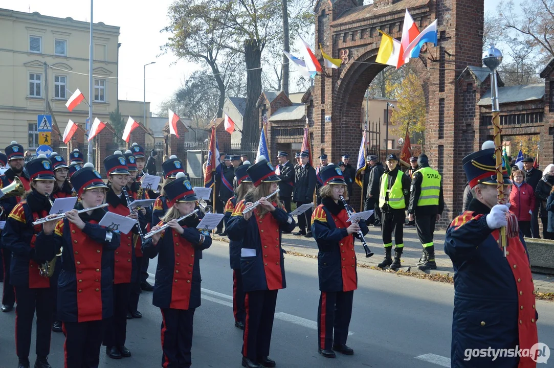 Krobia. Na zakończenie obchodów 103. rocznicy odzyskania przez Polskę niepodległości przed pomnikiem Powstańców Wielkopolskich padły bardzo znamienne słowo; że "najwyższe cele osiągaliśmy tylko wówczas, gdy jednoczyła nas wspólna sprawa"