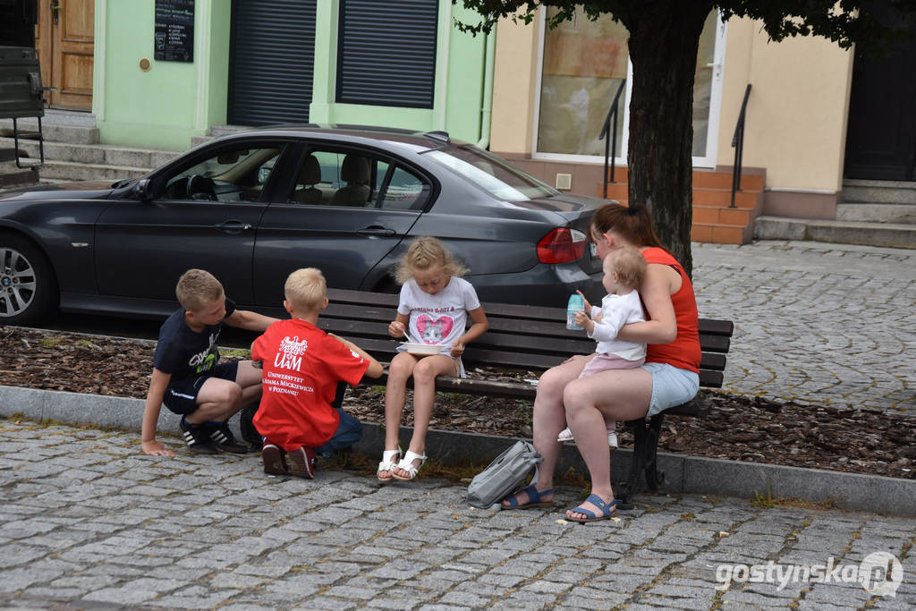 Powiatowy Dzień Bezpieczeństwa na gostyńskim rynku zaciekawił mieszkańców - od najmłodszych do najstarszych