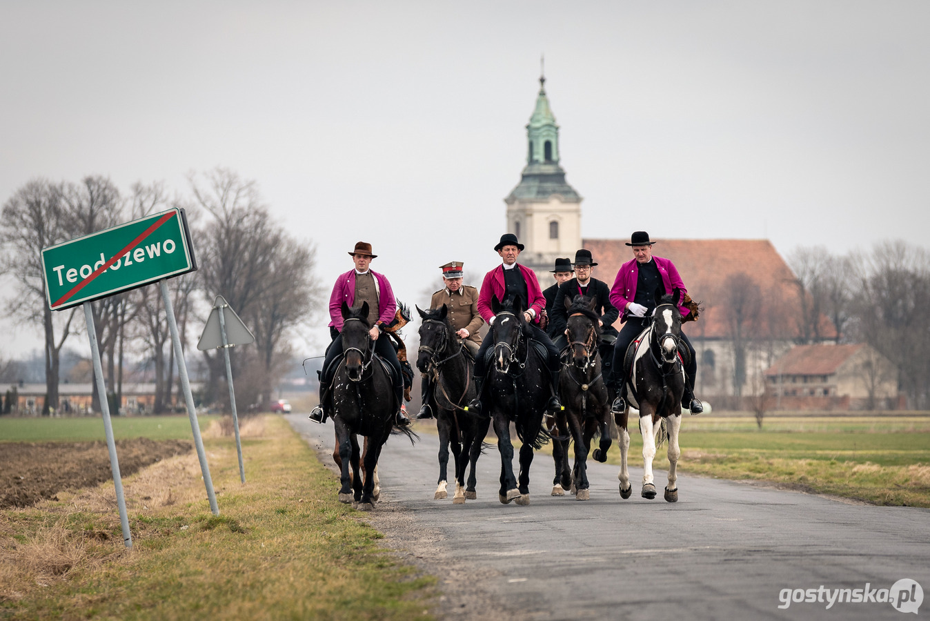 Śrendziny to obecnie tradycja równie rzadka, jak wesele biskupiańskie. Michał Chudy nie wyobrażał sobie jednak poprosić o rękę Marty Drożdżyńskiej inaczej, jak tylko zgodnie z obyczajem, w którym się wychował