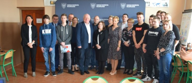 Współpraca się opłaca. Dostali piętnaście nowych komputerów  - Zdjęcie główne