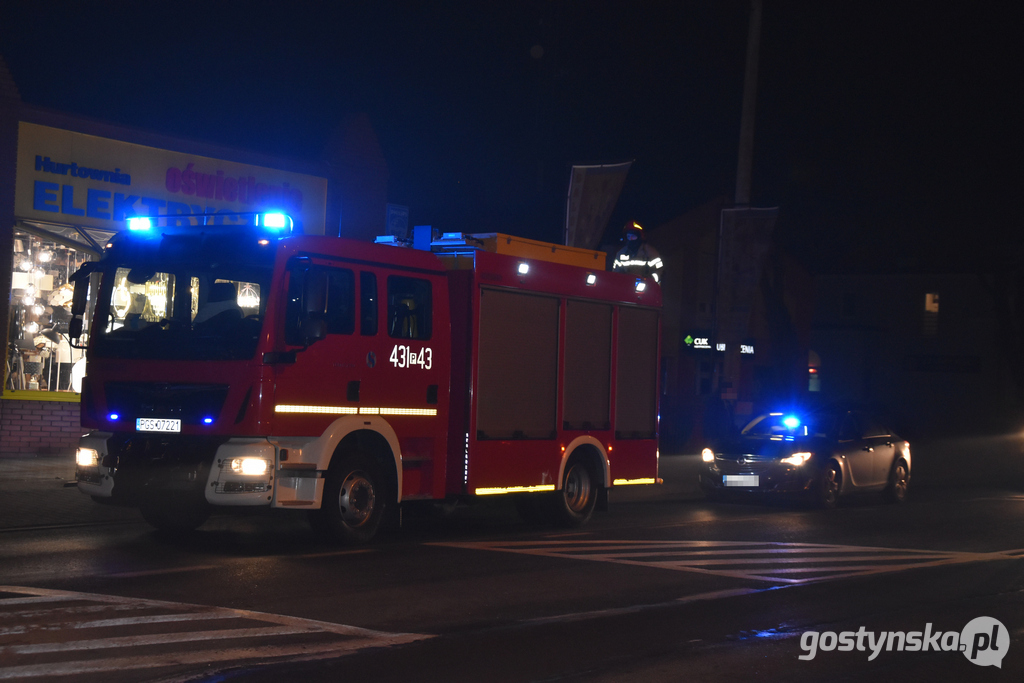 Gostyń. Kolizja dwóch samochodów osobowych na ul. Poznańskiej, w ciągu drogi wojewódzkiej 434 w Gostyniu