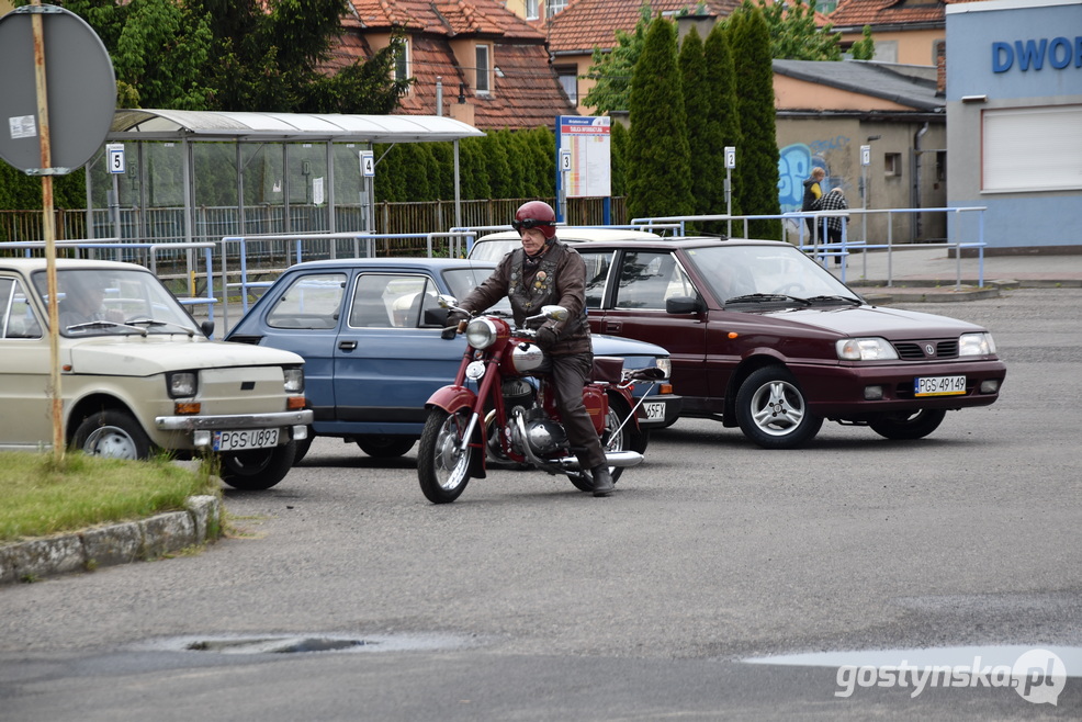 Gostyń. Zlot samochodów retro wzbudził zainteresowanie mieszkańców Gostynia