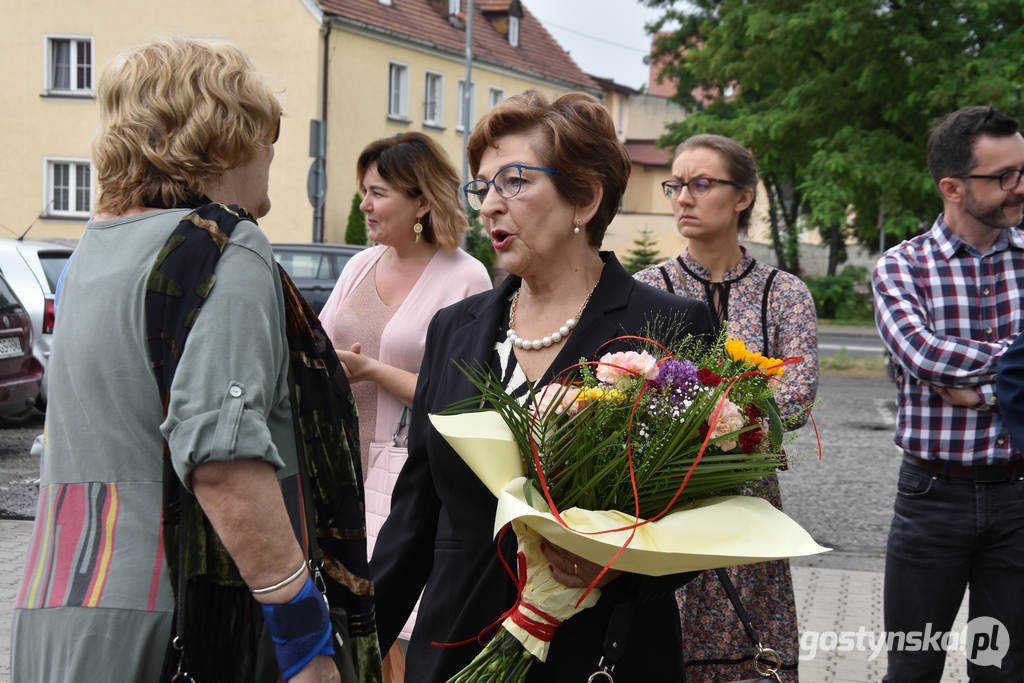 Gostyń. Odsłonięcie tablicy na ZOL-u w Gostyniu ku pamięci  reumatologa Grzegorza Głuszaka