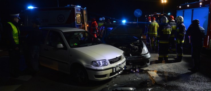 Kierowca i pasażerka trafili do szpitala - Zdjęcie główne