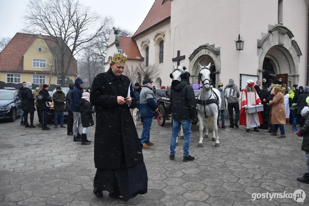 Gostyń. Orszak Trzech Króli przeszedł z kościoła pw. Ducha Świętego na gostyński rynek