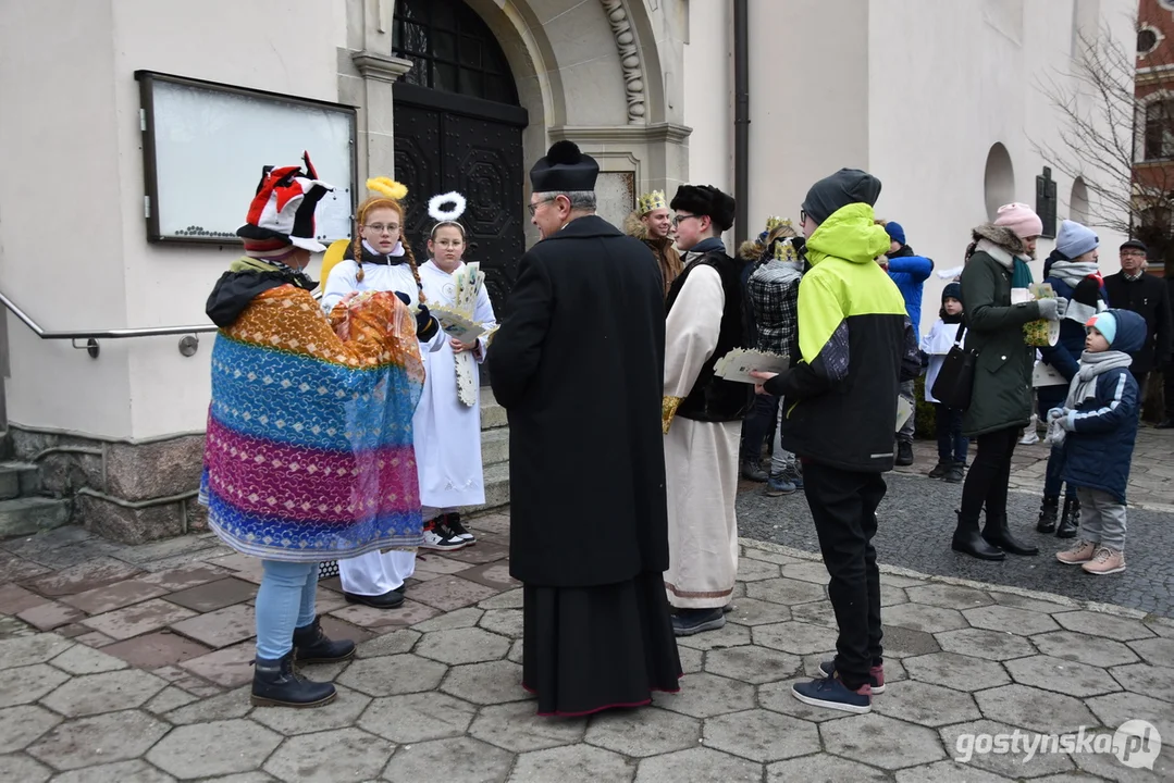 Gostyń. Orszak Trzech Króli przeszedł z kościoła pw. Ducha Świętego na gostyński rynek