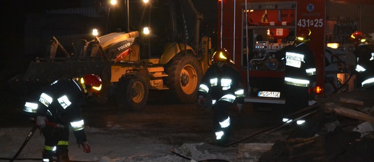 Ogień pojawił się na terenie fabryki mebli - Zdjęcie główne