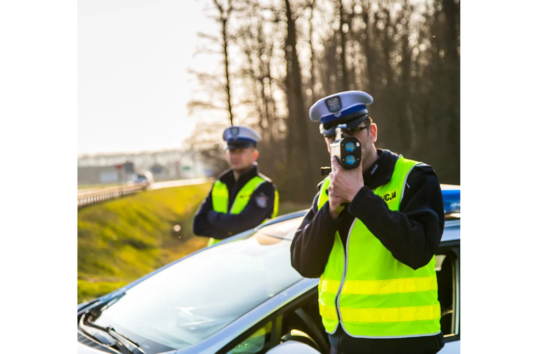 Złapani w Kuczynie, jeden za drugim. Jak się leci ponad setkę w terenie zabudowanym... - Zdjęcie główne