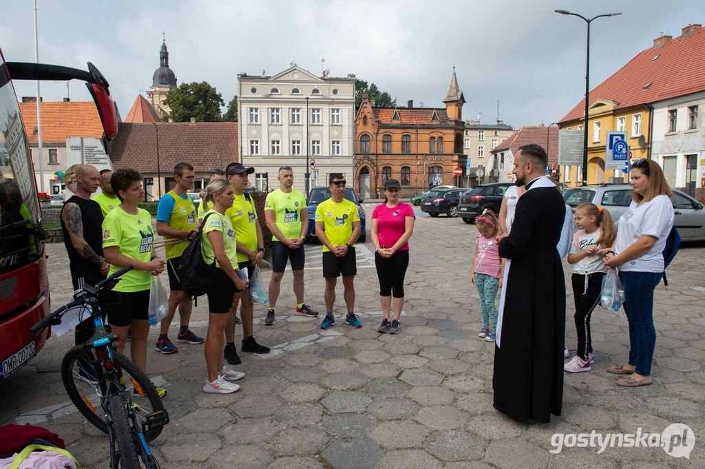 Koźmińscy biegacze dotarli na Święta Górę wczoraj popołudniu