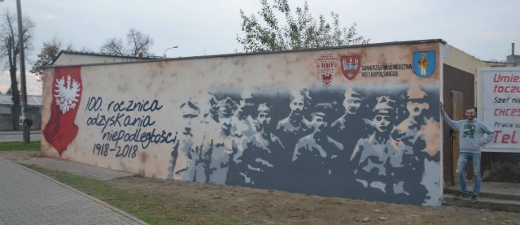Podobizny bohaterów Powstania Wielkopolskiego na autobusowym przystanku - Zdjęcie główne
