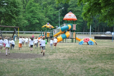 Plac zabaw na wałach czeka na dzieci - Zdjęcie główne