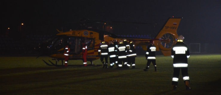 Helikopter wylądował na stadionie piłkarskim - Zdjęcie główne