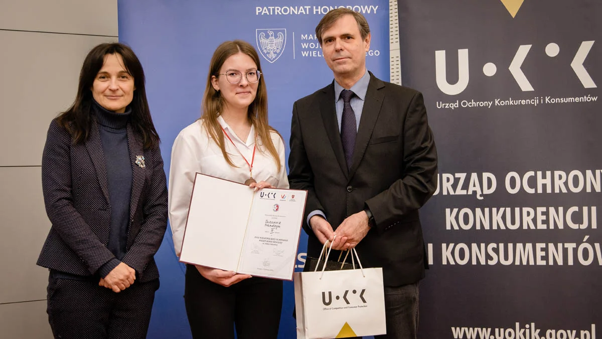 Uczennica ZSZ w Gostyniu na podium Wielkopolskiej Olimpiady Wiedzy Konsumenckiej - Zdjęcie główne