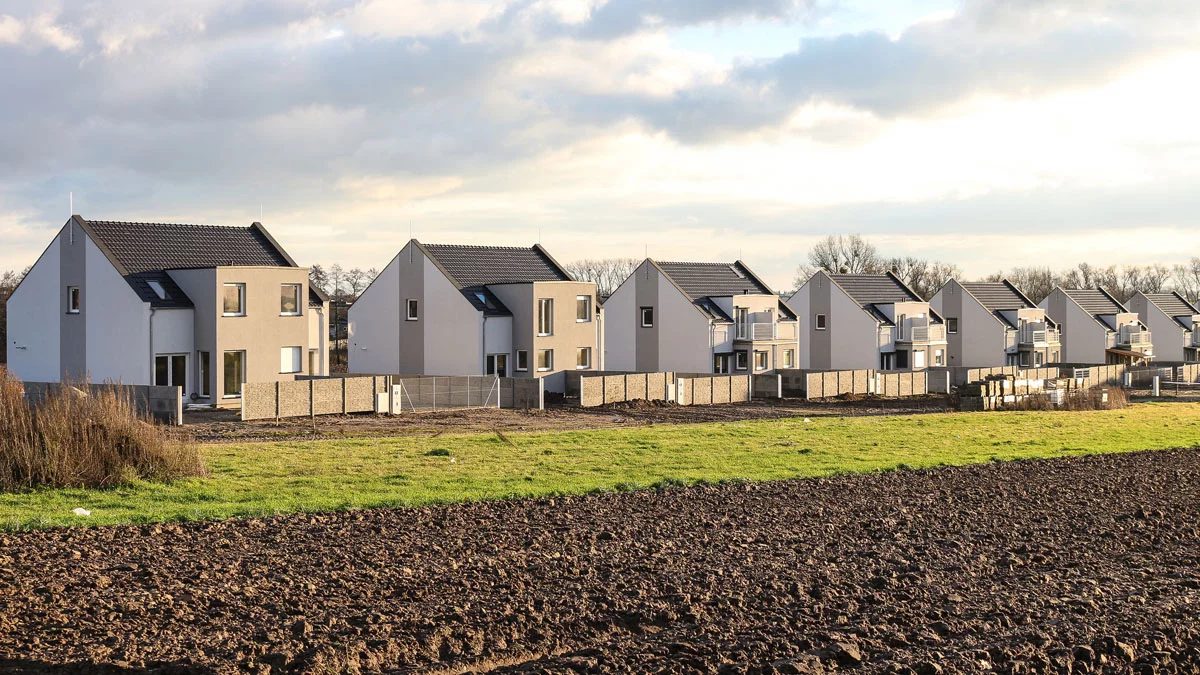 Powstanie nowe osiedle w podgostyńskiej wsi? Znany przedsiębiorca chce budować mieszkania dla 20 rodzin