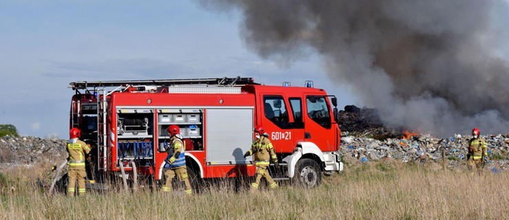 Nielegalne wysypisko znów płonie. Pięć jednostek pomaga strażakom z sąsiedztwa - Zdjęcie główne