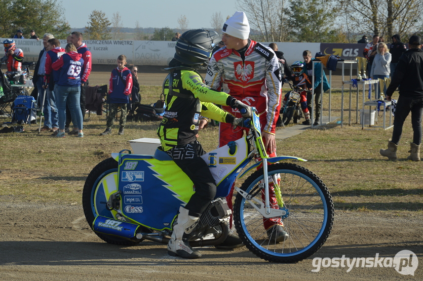 Dalabuszki. Piknik żużlowy dla Zuzi zorganizowany przez kluby Tasmania Racing oraz AKŻ Ostrów Wielkopolski przyniósł ponad 22 tysiące złotych zebrane podczas licytacji oraz ze sprzedaży m.in. wypieków przygotowanych przez komitet Zuzia kontra SMA