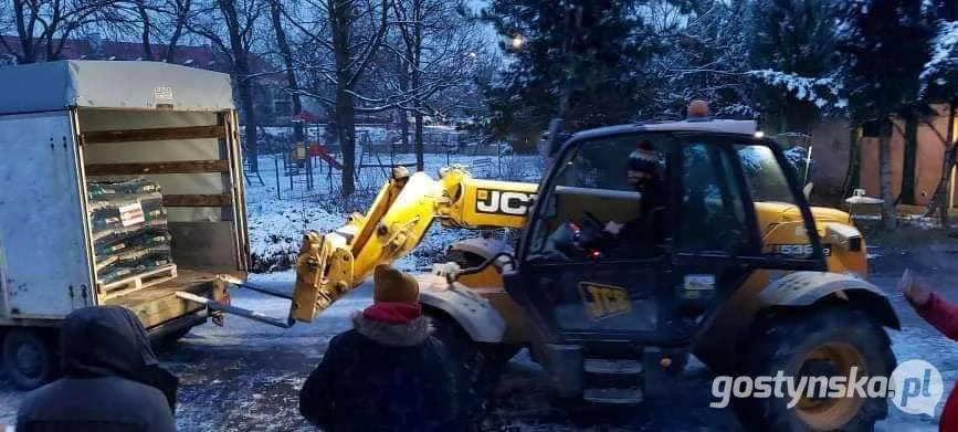 Wolontariusze, darczyńcy, paczki... piękny widok