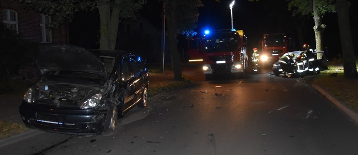 Uderzyła w samochód i drzewo. Dziecko na poboczu. Kobieta