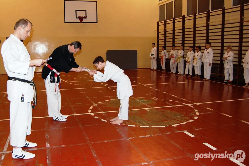 Pierwsze egzaminy najmłodszych karateków TKKF Tęcza z Gostynia