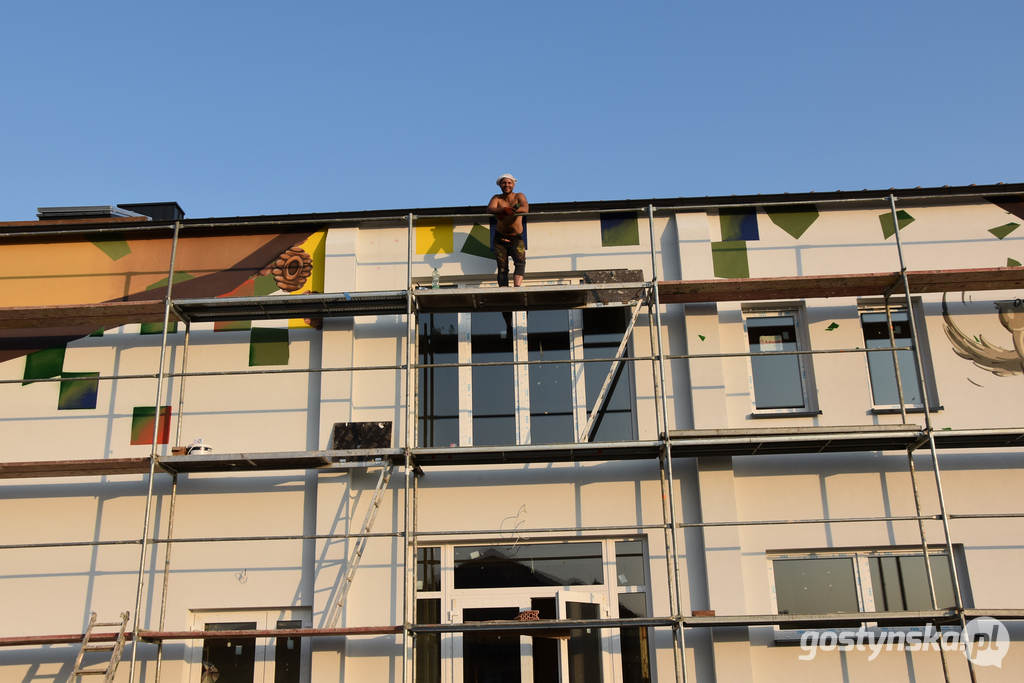 Gostyń - Brzezie. W podgostyńskiej wiosce, na budynku niepublicznego przedszkola powstaje piękny mural