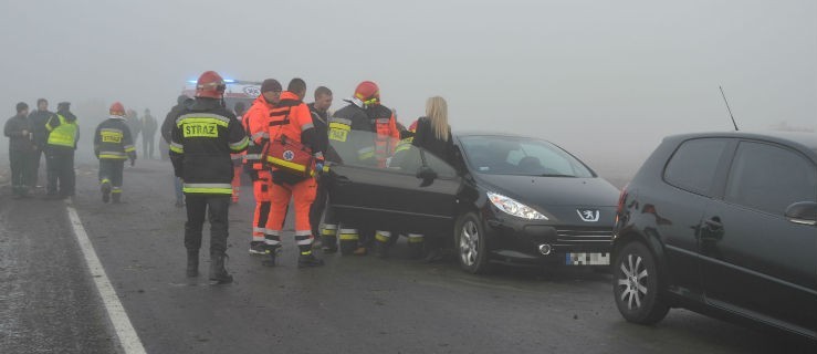 Karambol we mgle. Cztery osoby do szpitala - Zdjęcie główne