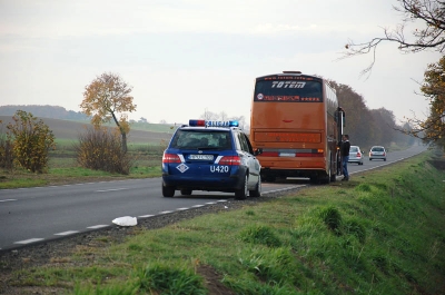 Osobówką w autobus - Zdjęcie główne