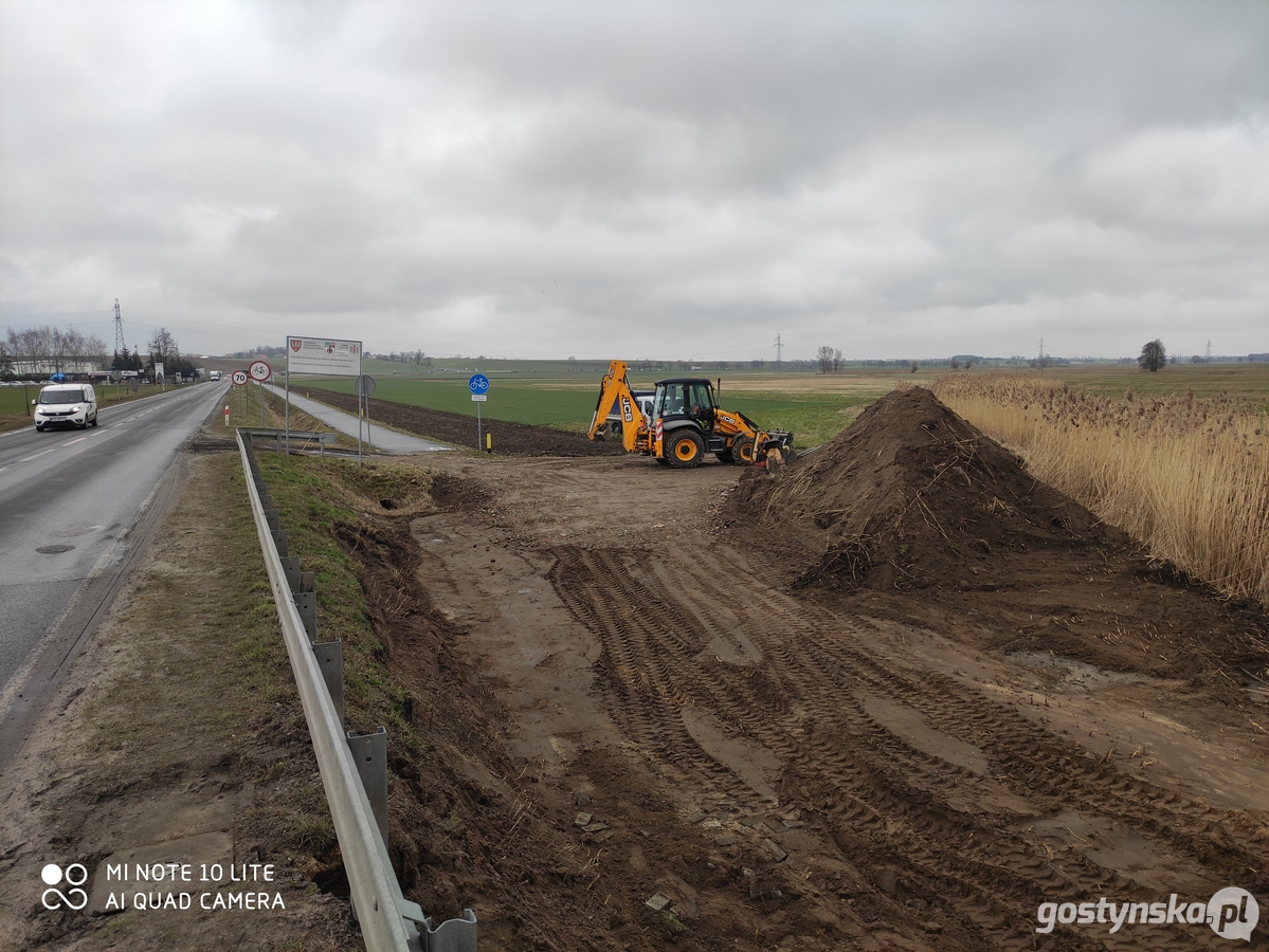 Po zakończeniu II etapu inwestycji długość ciągu pieszo-rowerowego z Poraju do Krajewic będzie wynosić około 1,1 km