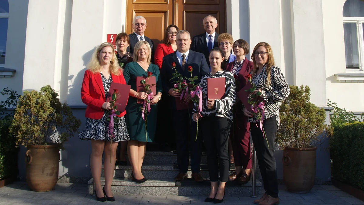 Dzień Nauczyciela w Borku Wielkopolskim. Burmistrz skierował życzenia i nagrody finansowe - Zdjęcie główne