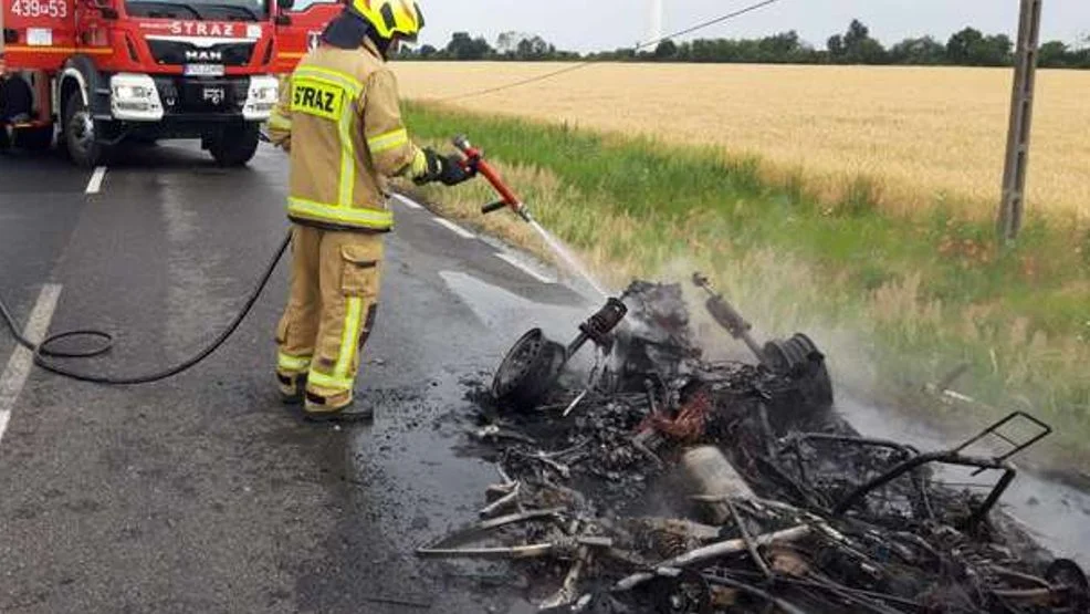 Microcar firmy Ligier spłonął doszczętnie na DW 434 na trasie Ciołkowo-Kuczyna - Zdjęcie główne