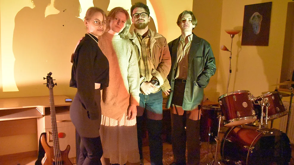 Powiat gostyński. Od roku działa muzyczna kapela Sands w składzie: Julia Rymkiewicz - wokalistka, Eryk Wika - perkusja, Dominika Krzyżostaniak - gitara basowa, Szymon Strugała - gra na gitarze elektrycznej