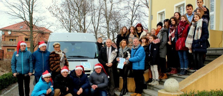 Samochód trafił z jednego domu do drugiego - Zdjęcie główne