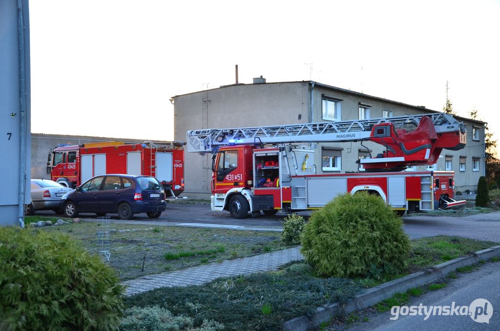 OSP z Zalesia otrzymał wezwanie do Dąbrówki, gdzie w mieszkaniu ulatniał się gaz