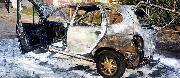 Zapalił się podczas jazdy i doszczętnie spłonął  - Zdjęcie główne