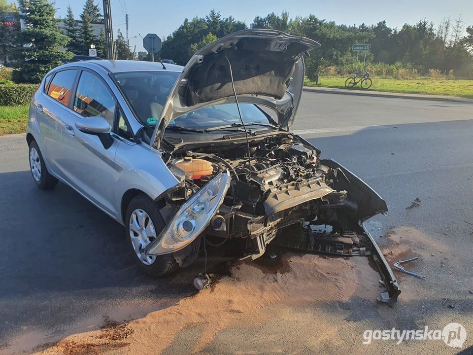 W kolizji drogowej w Borku zderzyły się 2 auta