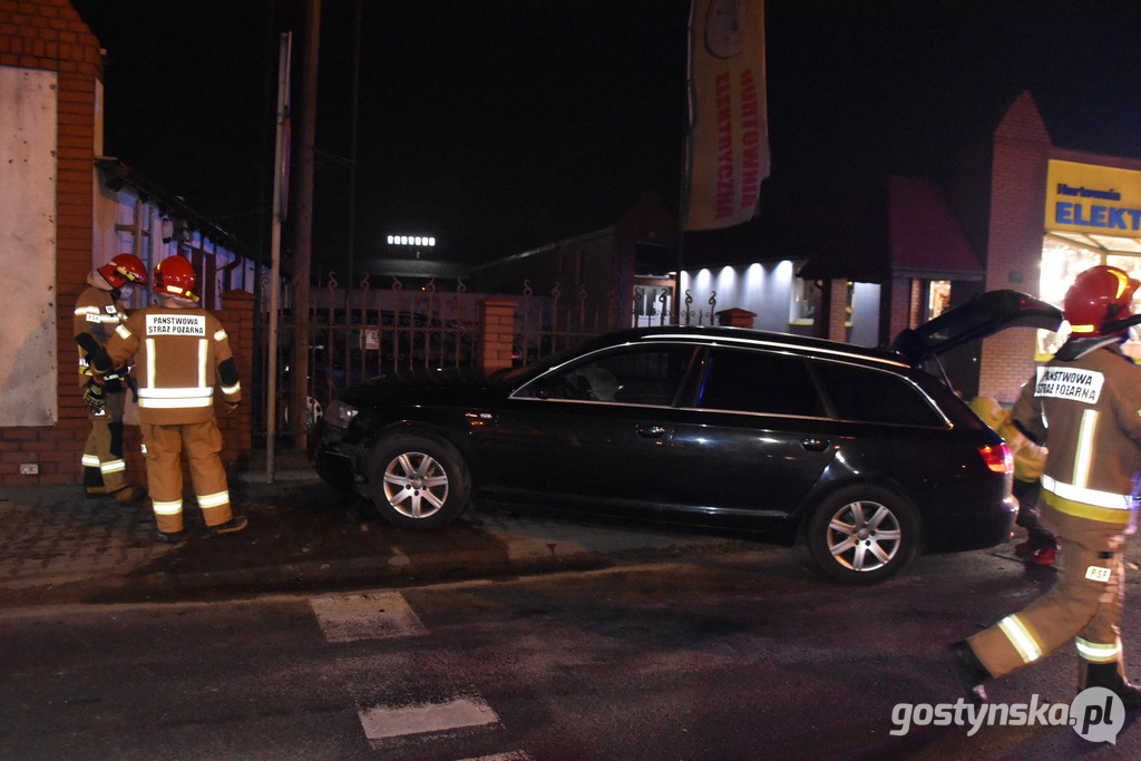 Gostyń. Kolizja dwóch samochodów osobowych na ul. Poznańskiej, w ciągu drogi wojewódzkiej 434 w Gostyniu