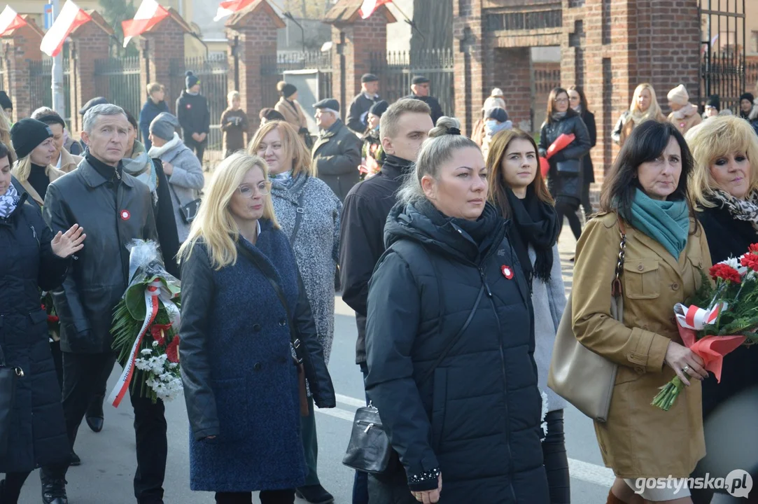 Krobia. Na zakończenie obchodów 103. rocznicy odzyskania przez Polskę niepodległości przed pomnikiem Powstańców Wielkopolskich padły bardzo znamienne słowo; że "najwyższe cele osiągaliśmy tylko wówczas, gdy jednoczyła nas wspólna sprawa"