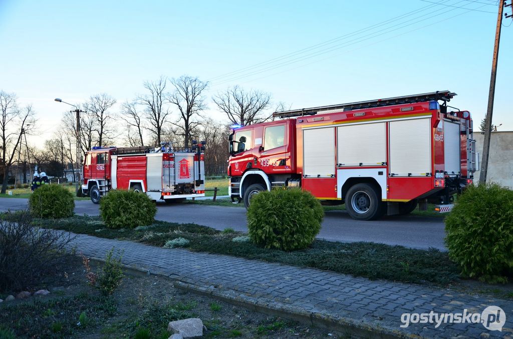 OSP z Zalesia otrzymał wezwanie do Dąbrówki, gdzie w mieszkaniu ulatniał się gaz