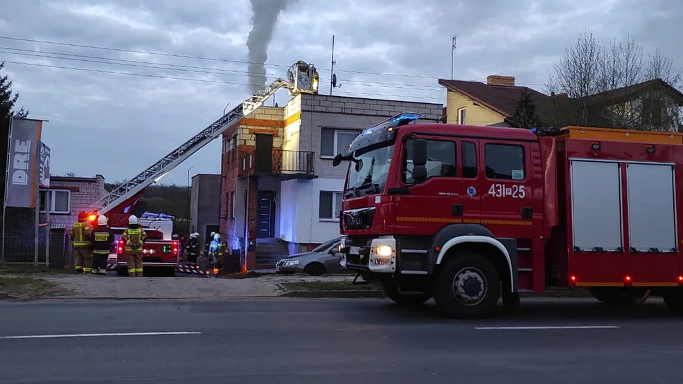 Pożar w Gostyniu. Z komina wydobywał się ogień. Zauważyły to osoby postronne - Zdjęcie główne