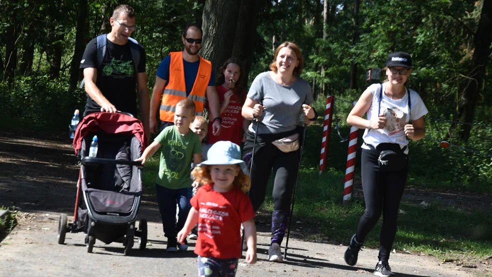 Parkrun Gostyń. Przyszli pobiegać dla Zuzi. Sponsor dotrzymał słowa i uzbierano całkiem sporą kwotę  - Zdjęcie główne