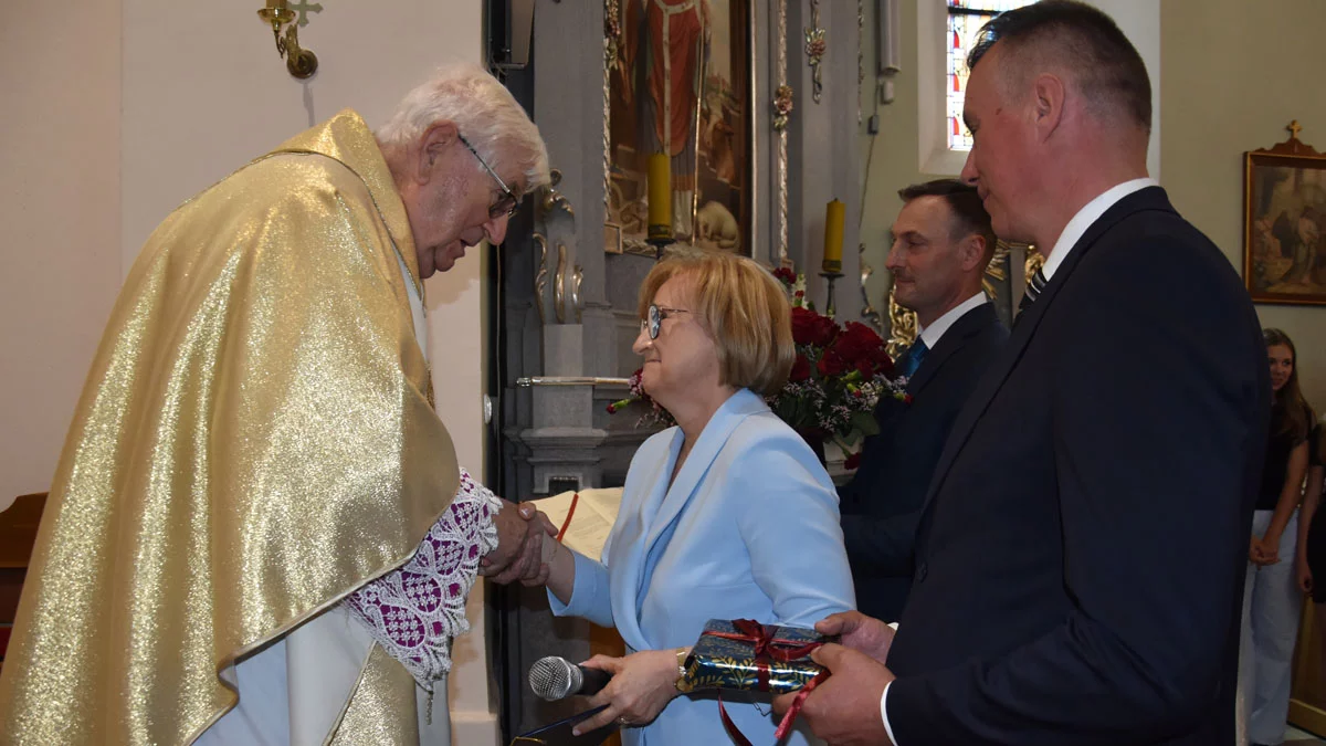 Po latach były proboszcz powrócił do ukochanych parafian. "Witaj w domu!" - 60-lecie święceń kapłańskich ks. kanonika Stanisława Kostki