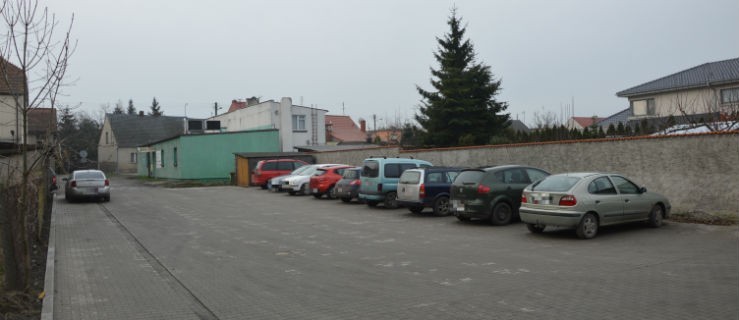 Kierowcy znaleźli sobie darmowy parking - Zdjęcie główne