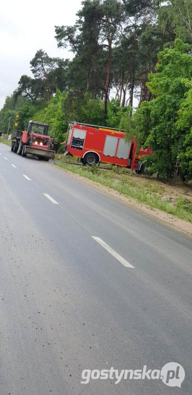 Powiat gostyński. Usuwanie skutków dzisiejszej ulewy i burzy trwało kilka godzin