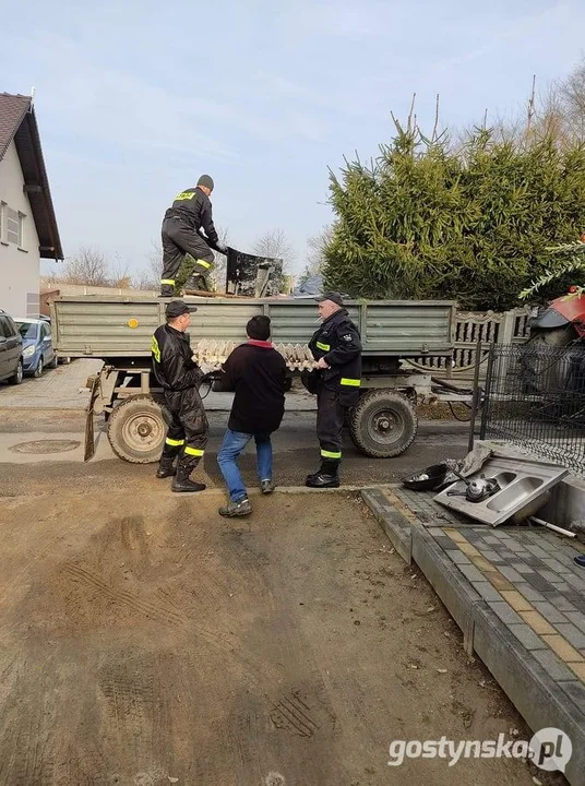 Gostyń. Druhowie z OSP Kunowo zorganizowali w sobotę zbiórkę złomu dla Zuzi chorej na SMA 