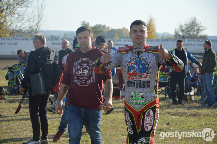 Dalabuszki. Piknik żużlowy dla Zuzi zorganizowany przez kluby Tasmania Racing oraz AKŻ Ostrów Wielkopolski przyniósł ponad 22 tysiące złotych zebrane podczas licytacji oraz ze sprzedaży m.in. wypieków przygotowanych przez komitet Zuzia kontra SMA