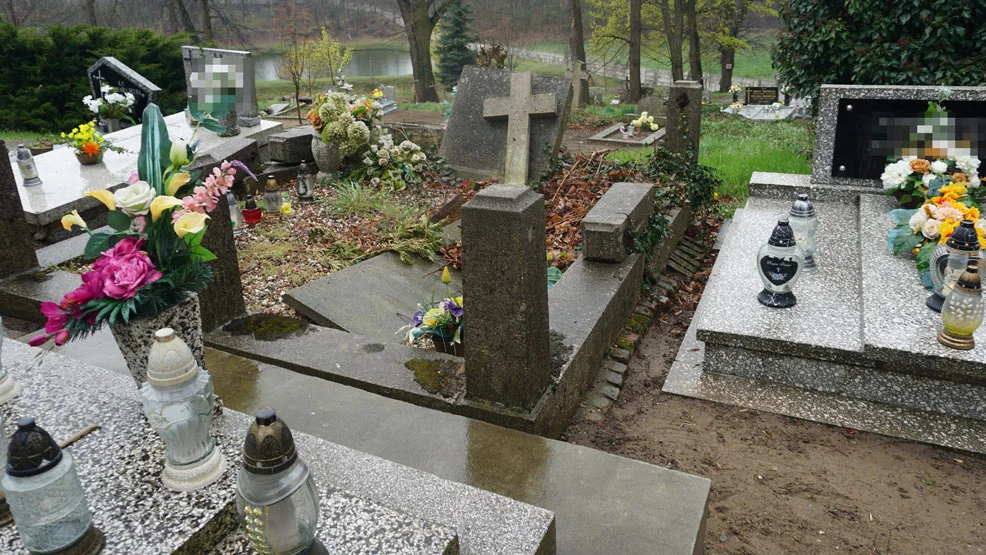 Grób Jana Mogiełki na strzeleckim cmentarzu to zaniedbana ruina. Kto poczuwa się do opieki nad nim? - Zdjęcie główne