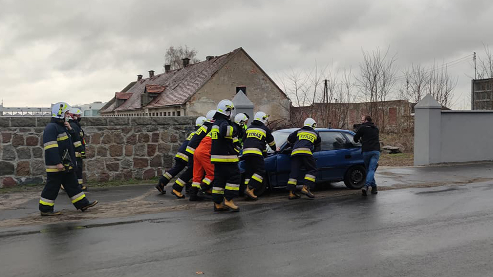 Zderzenie 2 aut w Karolewie