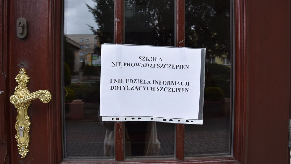 Szczepienia powszechne w Gostyniu ruszą z opóźnieniem. Zniecierpliwieni dopytują w sekretariacie szkoły - Zdjęcie główne