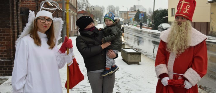 Blisko 30 kilogramów słodyczy rozdali Święci - Zdjęcie główne